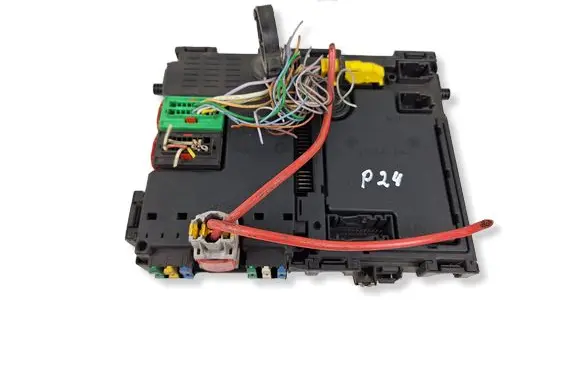 Peugeot 206 Fuse module 9826460880