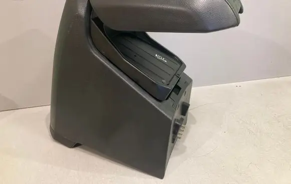 Volvo XC90 Armrest
