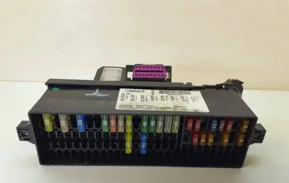 Volkswagen Tiguan Fuse module 5N1970 1109352513