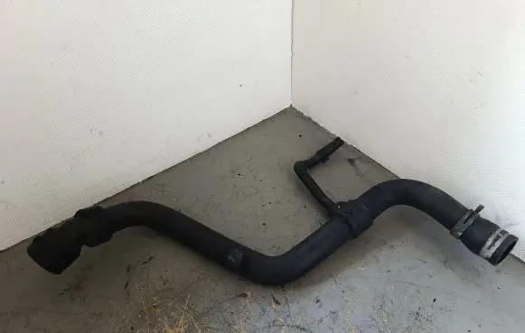Audi A4 S4 B5 8D Engine coolant pipe/hose 4B0121101e
