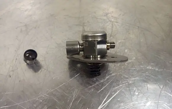 BMW M3 e90 Fuel injection high pressure pump 7562473 0261520041 1000793443