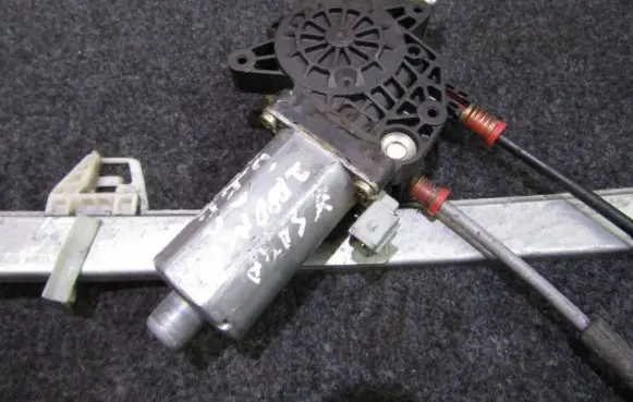 Citroen Xsara Front door window regulator motor