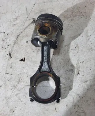 Mercedes-Benz Sprinter W906 Piston with connecting rod 65100