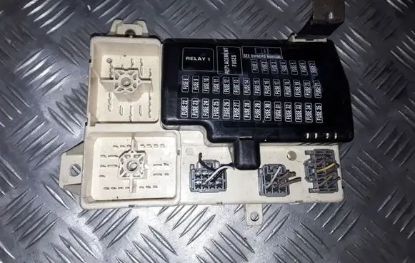 Jaguar S-Type Fuse module 4R8T14A067AB