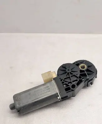 BMW 5 E60 E61 Seat adjustment motor 0390201999