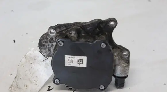 Volkswagen Caddy Vacuum pump 03L145207 03L100D