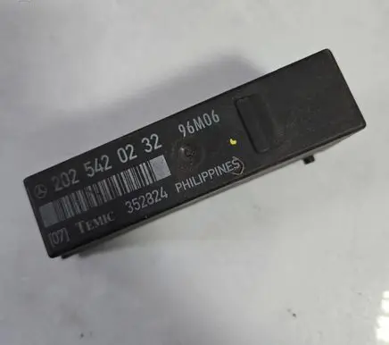 Mercedes-Benz C W202 Light module LCM 2025420232 352824 96M06