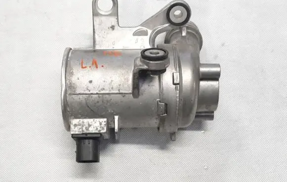 Mercedes-Benz E W213 Water pump A2742002700