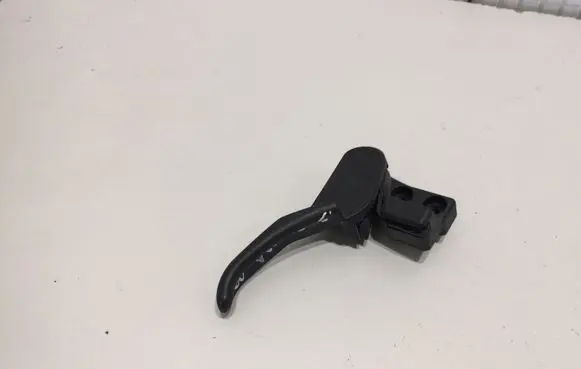 Volkswagen PASSAT B5 Engine bonnet (hood) release handle 3B1823533