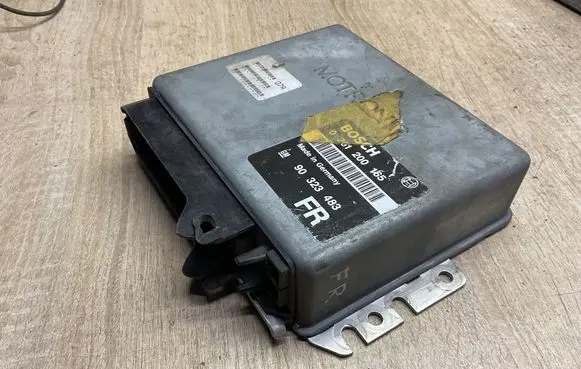 Opel Omega B1 Engine control unit/module 0261200165