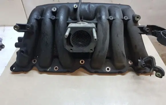 Lexus IS 200-300 Intake manifold