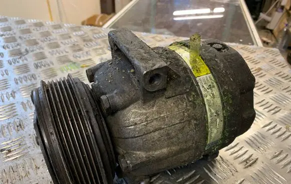 Renault Scenic I Air conditioning (A/C) compressor (pump) 7700105765