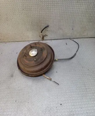 Rear wheel hub spindle/knuckle