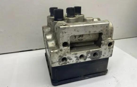 Toyota Prius (XW10) ABS control unit/module 4451047030 LJ231029