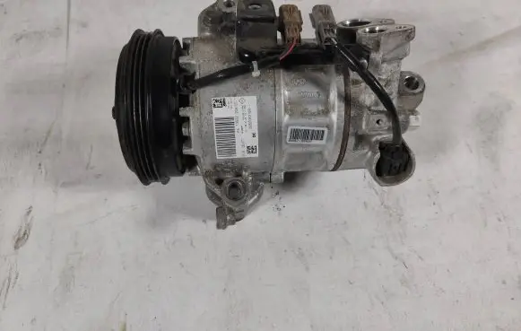 Renault Twingo III Air conditioning (A/C) compressor (pump) 926006316R