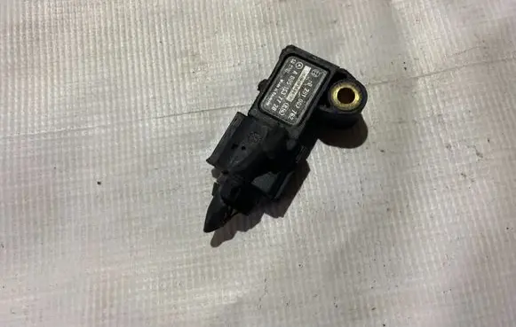 Mercedes-Benz C W204 Camshaft position sensor a6519050100 6519050100