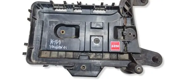 Volkswagen Touran II Battery tray 1K0915333