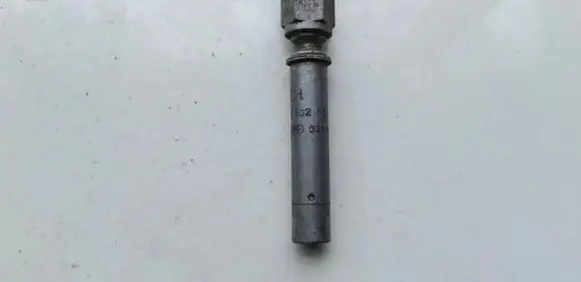 Volkswagen Scirocco Fuel injector 0437502032
