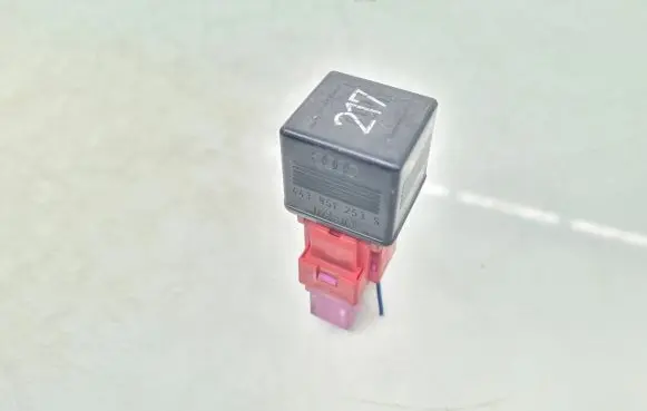 Audi A6 S6 C4 4A Other relay 443951253S 217
