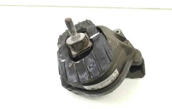 BMW 5 E60 E61 Engine mount bracket 6761089 676108903 6761117