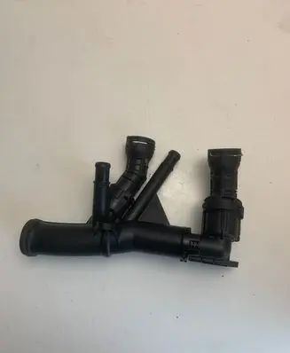 Volkswagen PASSAT B8 Engine coolant pipe/hose 04l121026f