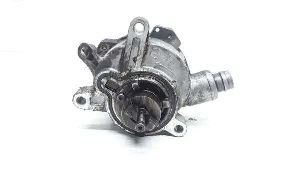 Volvo V70 Vacuum pump 08658230