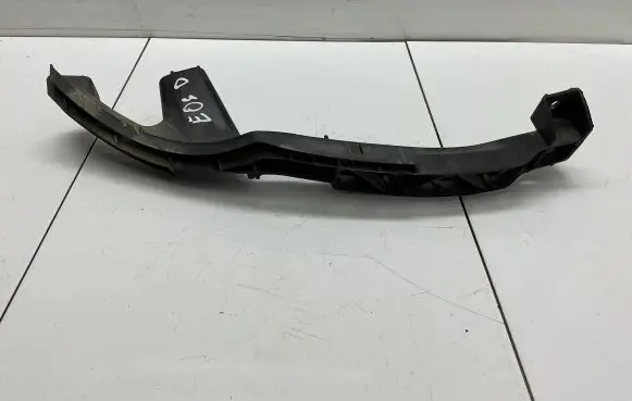 Volkswagen Eos Front bumper mounting bracket 1Q0807890