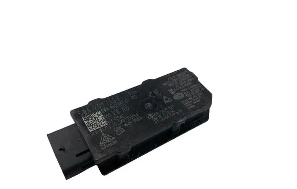 Volkswagen Golf VIII Keyless system antenna 5WA962133E