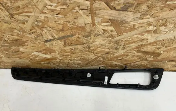 Porsche Cayenne (9Y0 9Y3) Front door trim bar 9Y0867102