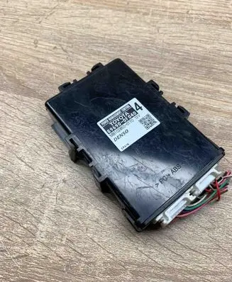 Toyota Corolla Verso E121 Power management control unit 896900F040 MB1028500170
