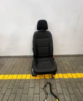 Volkswagen Golf VII Front passenger seat 92271 F5799