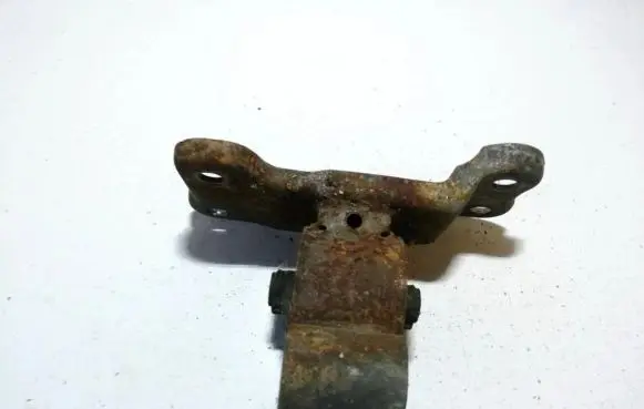Mitsubishi Colt Engine mount bracket mr223881