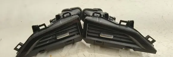 Subaru Outback (BT) Dash center air vent grill
