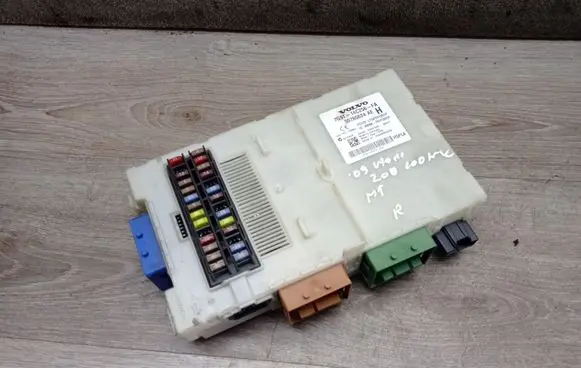 Volvo V70 Fuse module 30765624