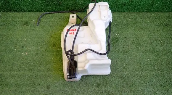 Opel Mokka B Windshield washer fluid reservoir/tank 