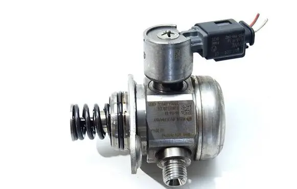BMW X5 F15 Fuel injection high pressure pump 7610761