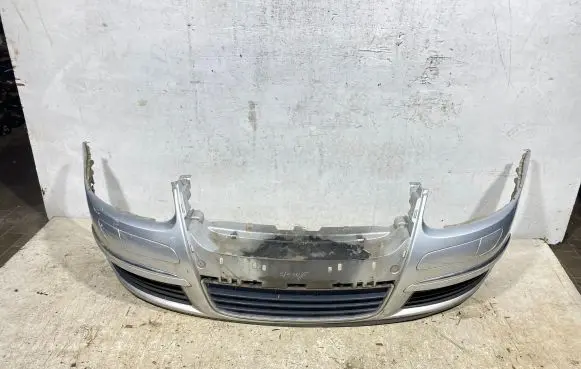 Volkswagen Jetta V Front bumper
