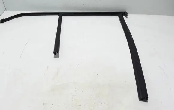 Volvo XC40 Rubber seal rear door 32237973