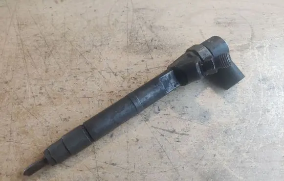 Mercedes-Benz C W203 Fuel injector A6110700987