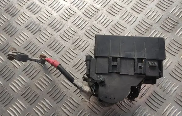 Opel Astra H Fuse module 9685661