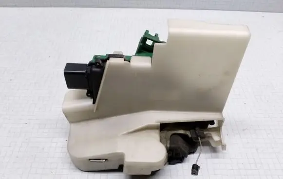 Volkswagen Bora Front door lock 