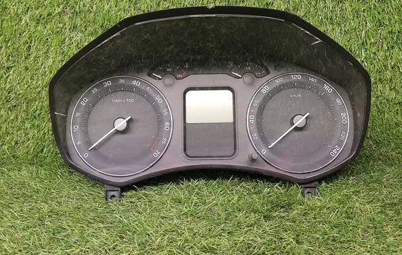 Skoda Octavia Mk2 (1Z) Speedometer (instrument cluster) 1Z0920812B