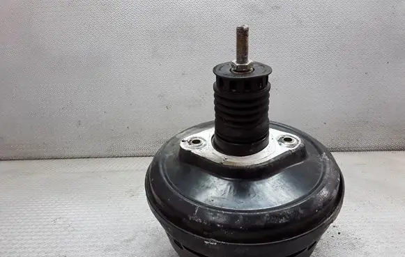 Volkswagen PASSAT B5 Brake booster 4B3612105