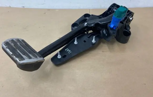 Land Rover Evoque I Brake pedal GJ322D094