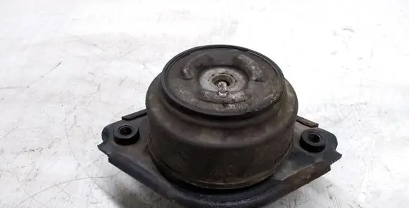 Mercedes-Benz ML W164 Engine mount bracket A2512403117