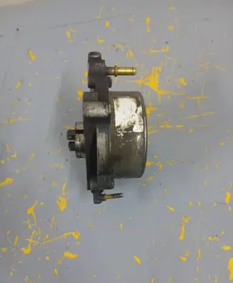 Opel Zafira B Vacuum pump 55205446