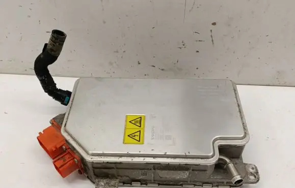 Voltage converter inverter