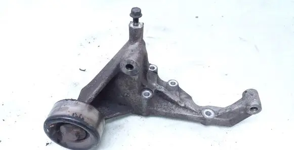 KIA Sorento Generator/alternator bracket 