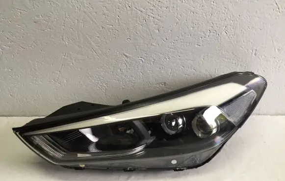 Hyundai Tucson TL Headlight/headlamp 92101