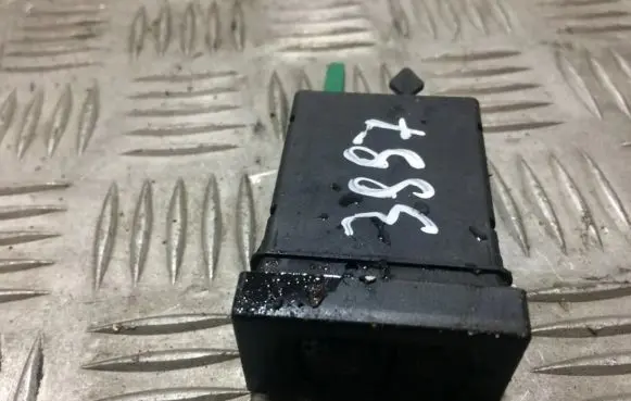 Volkswagen PASSAT B5 Seat heating switch 3B0963563C